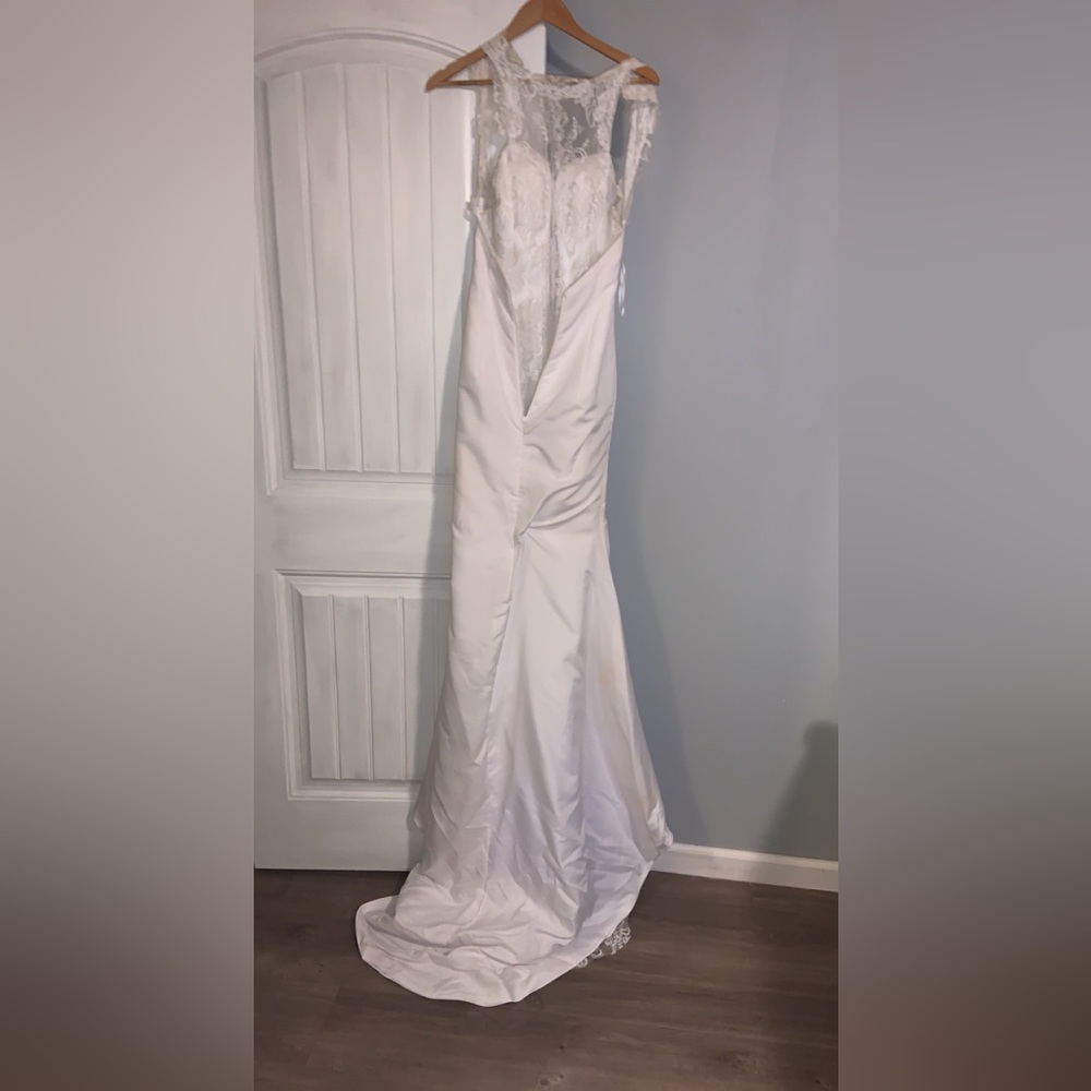 White Wedding Dress Size 6 - Picture 13 of 16